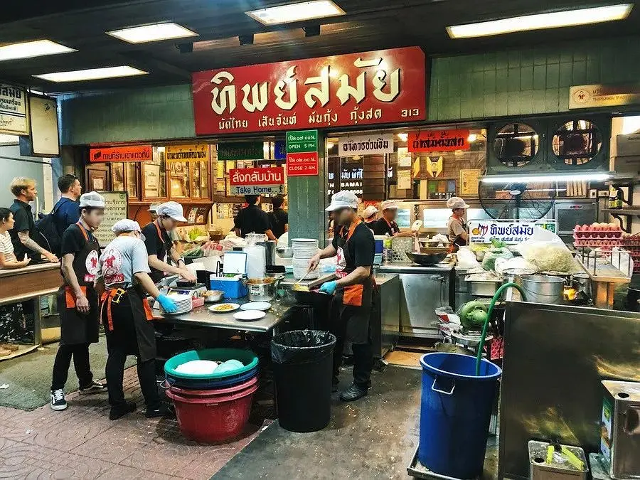 Bangkok-Bangkok’s Irresistible Food Stalls Street Food