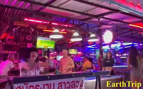 Pattaya-Visited Pattaya Beer Bar Oh Bar, 20 year old girl with huge breasts gave me blowjob