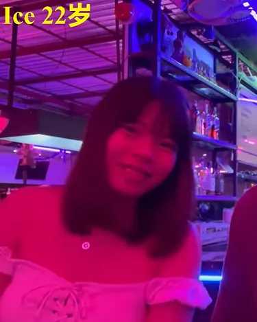 Pattaya-Visited Pattaya Beer Bar Oh Bar, 20 year old girl with huge breasts gave me blowjob