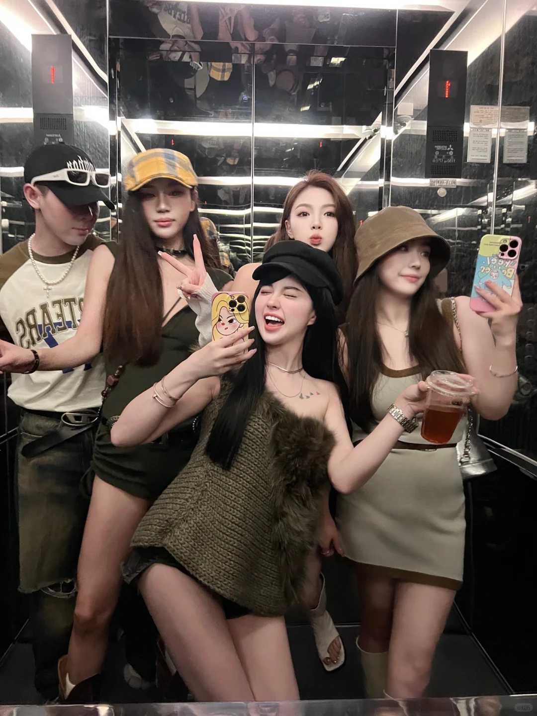 Seoul-When girls travel to South Korea, they must come to Race Bar Club to dance.