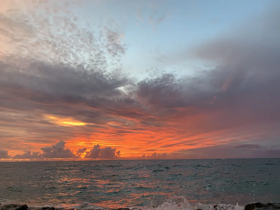 Bali-Bandarana/Manado, Bali, half seawater and half flames, a photographer’s paradise