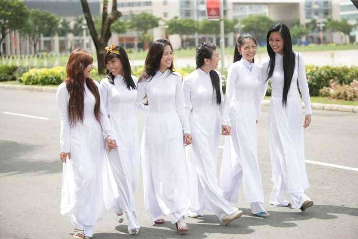 Hanoi-Walking on the streets of Hanoi, Vietnam, meet those pure and beautiful Vietnamese girls