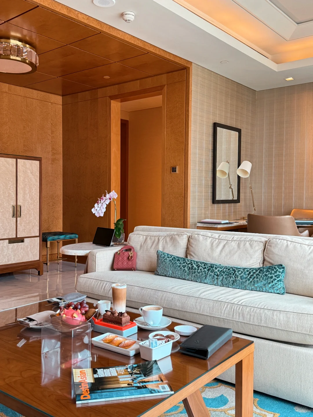 Macao-Stay in the 1317 Internet celebrity room at the St. Regis Macau, with 24-hour free beverage service