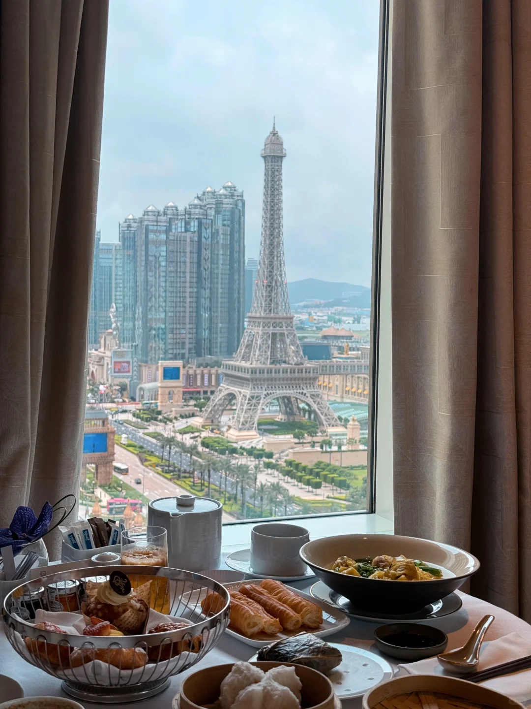 Macao-Stay in the 1317 Internet celebrity room at the St. Regis Macau, with 24-hour free beverage service