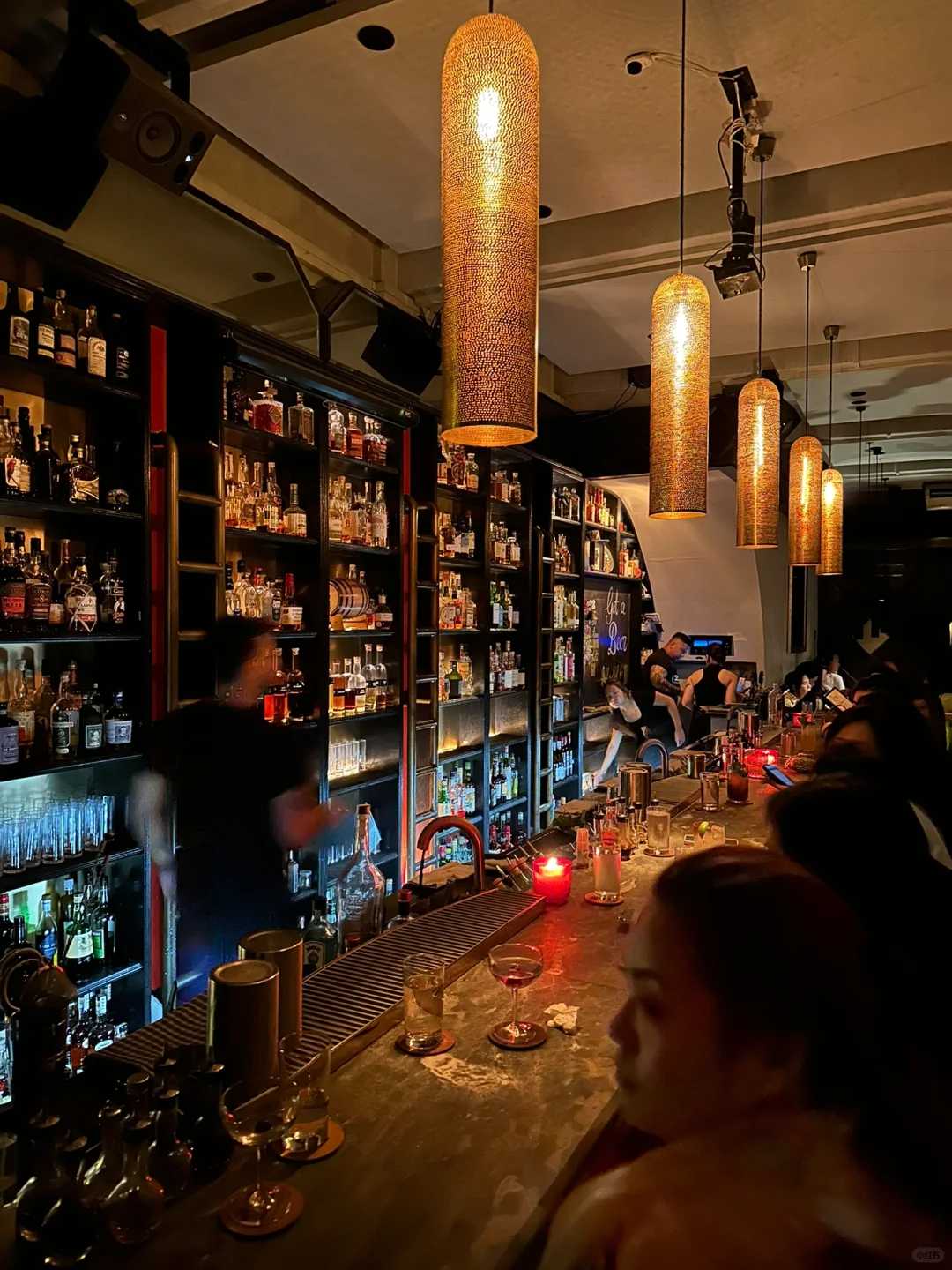 Singapore-28 Club is worthy of being the 24th ranked bar in Asia! It has a great atmosphere!