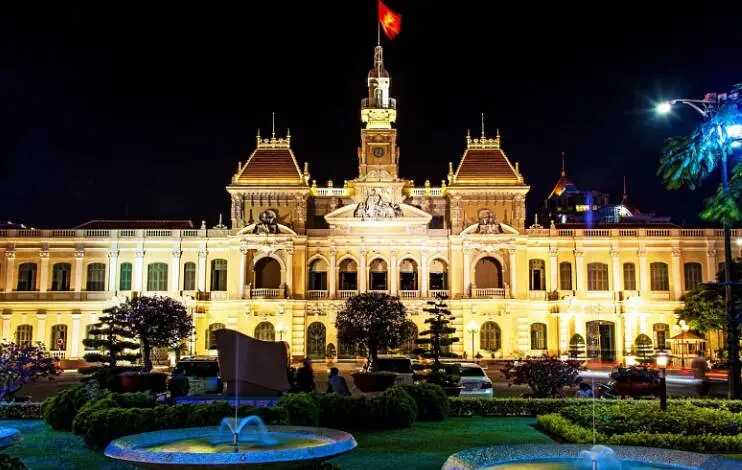 Ho Chi Minh-Ho Chi Minh City Hall, Notre Dame Cathedral, Central Post Office, Reunification Palace, Pham Ngu Lao Street 5 must-see places