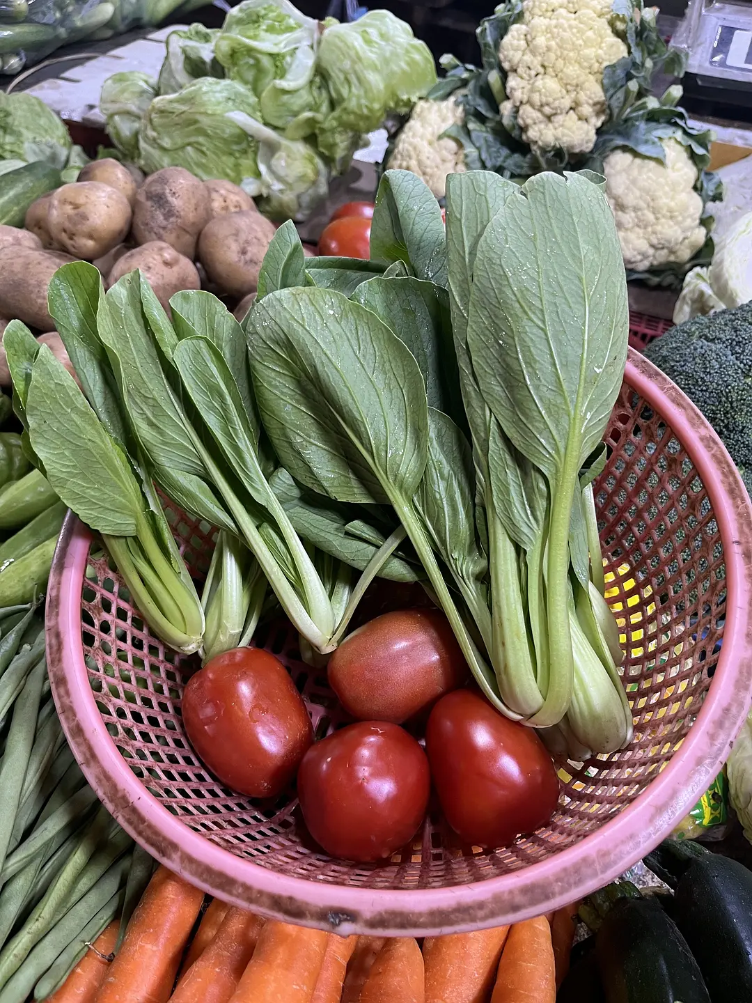 Jakarta-The vegetable market in Jakarta, Indonesia, deeply experience the daily life of local people