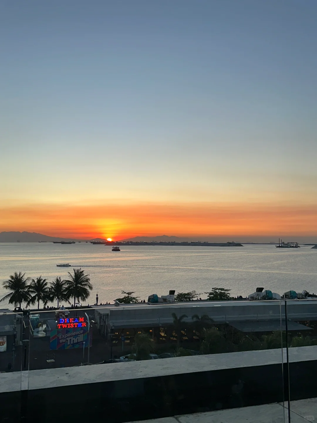 Manila/Luzon-Afternoon tea at Conrad Manila, watching the sunset on the Ferris wheel by the sea