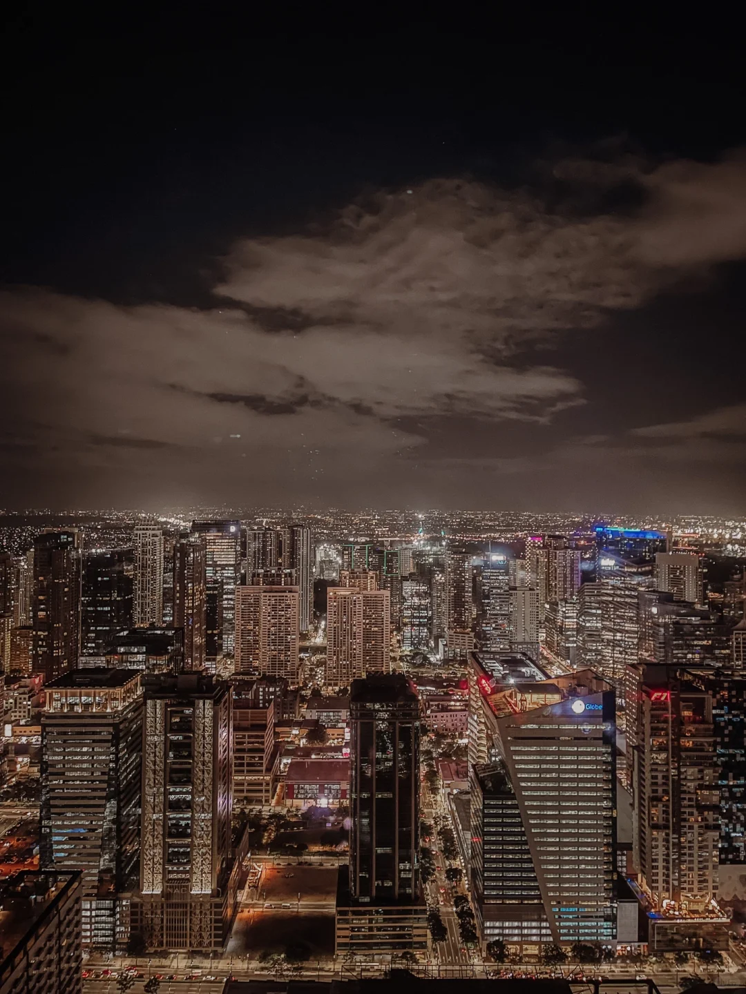 Manila/Luzon-Grand Hyatt Manila, The Peak 60th floor super beautiful city night view