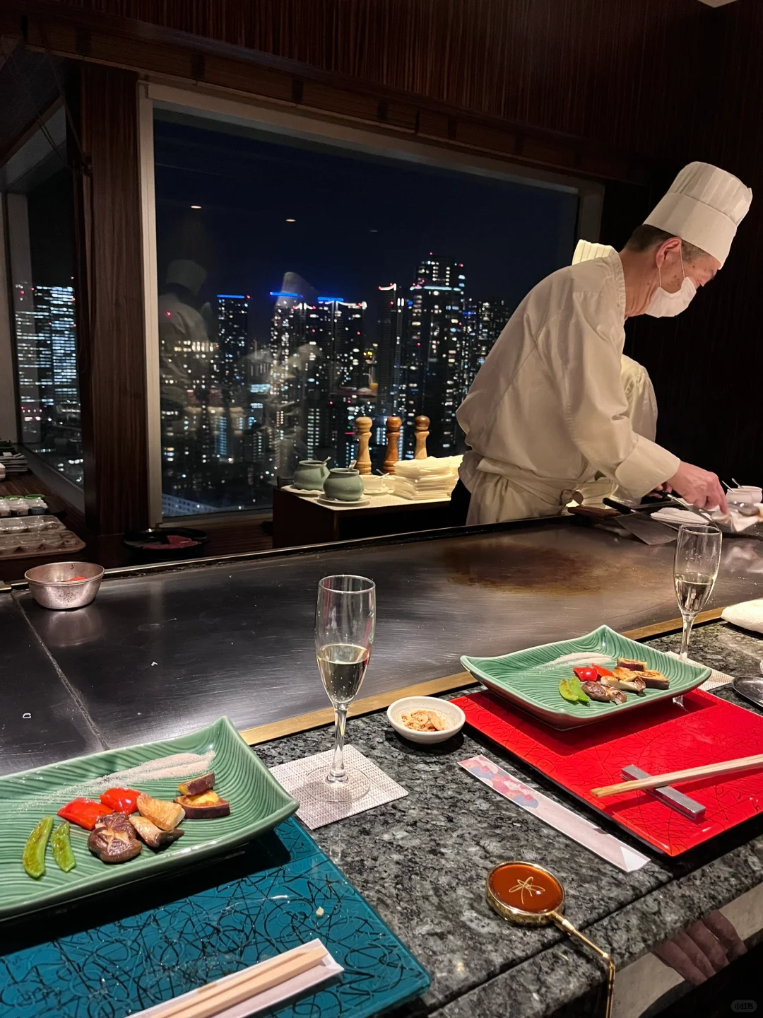 Tokyo-The teppanyaki restaurant on the 32nd floor of GINZA CRESTON has a really romantic night view of Tokyo