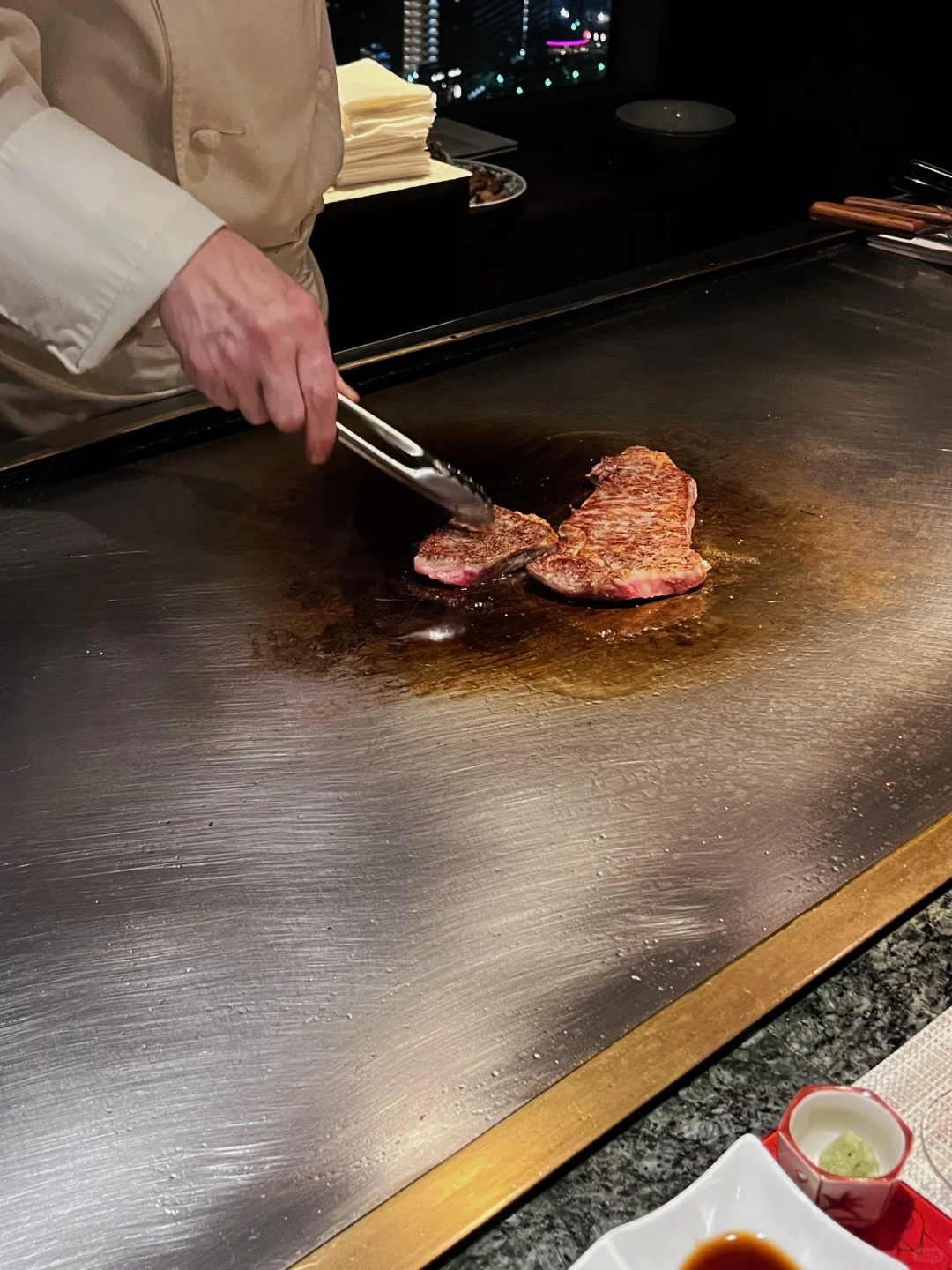 Tokyo-The teppanyaki restaurant on the 32nd floor of GINZA CRESTON has a really romantic night view of Tokyo