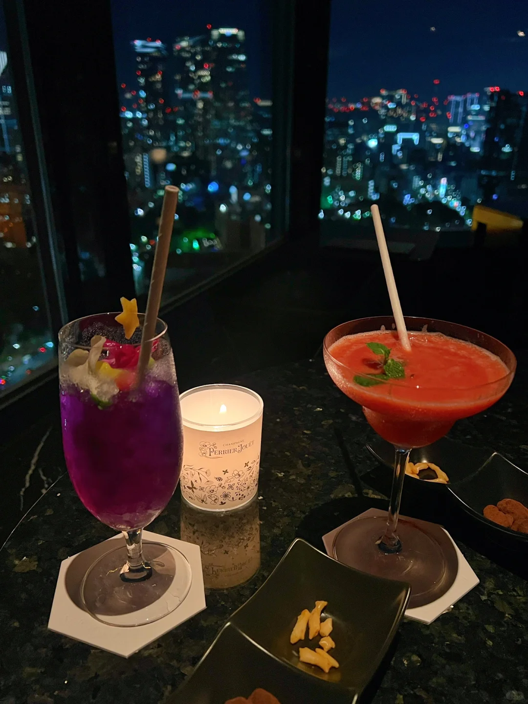 Tokyo-Sky Lounge Stellar Garden is a sky bar with a panoramic view of Tokyo Tower