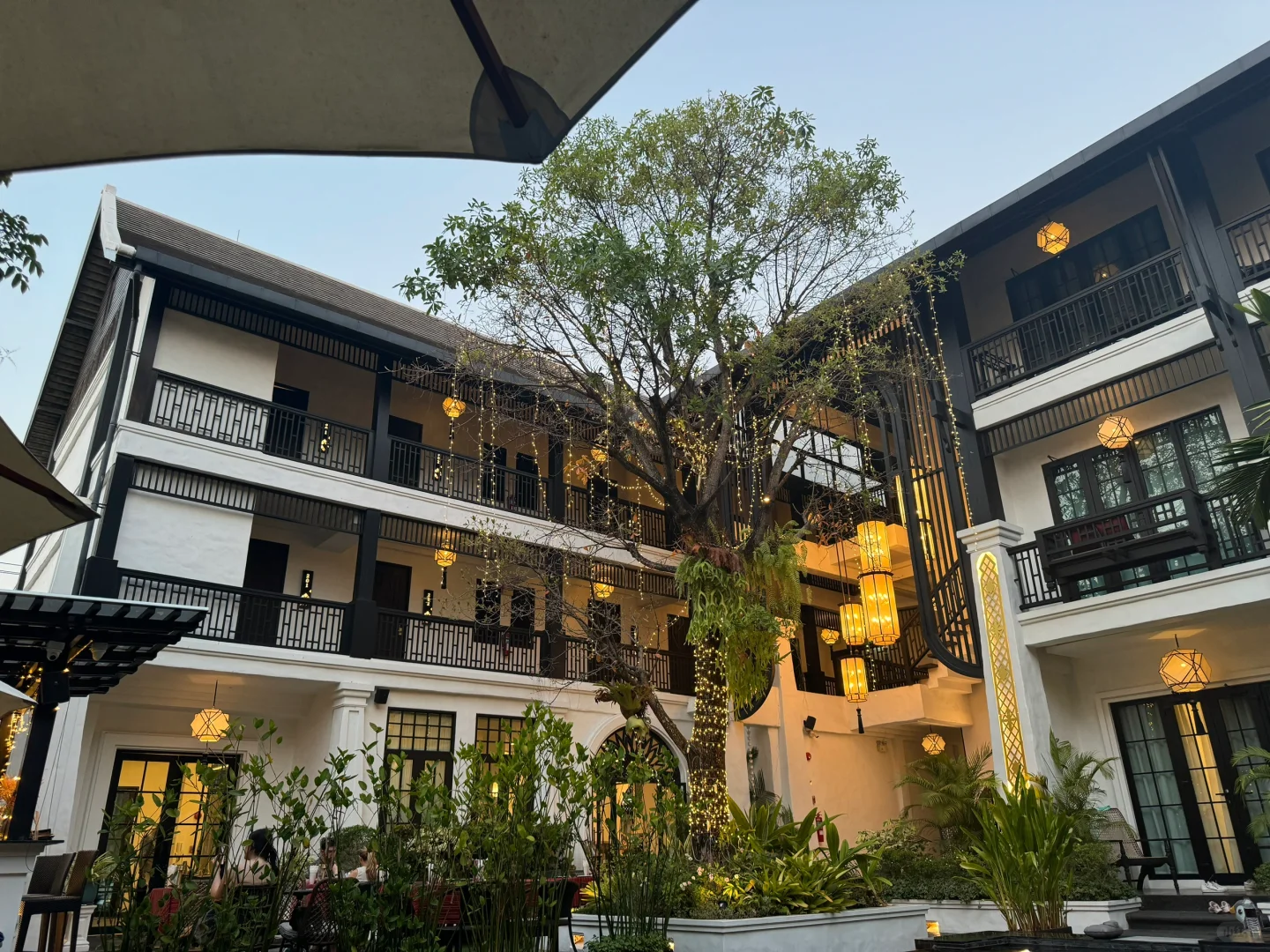 ChiangMai-Comparison of stay experience between Aksara Heritage hotel and The earth hotel