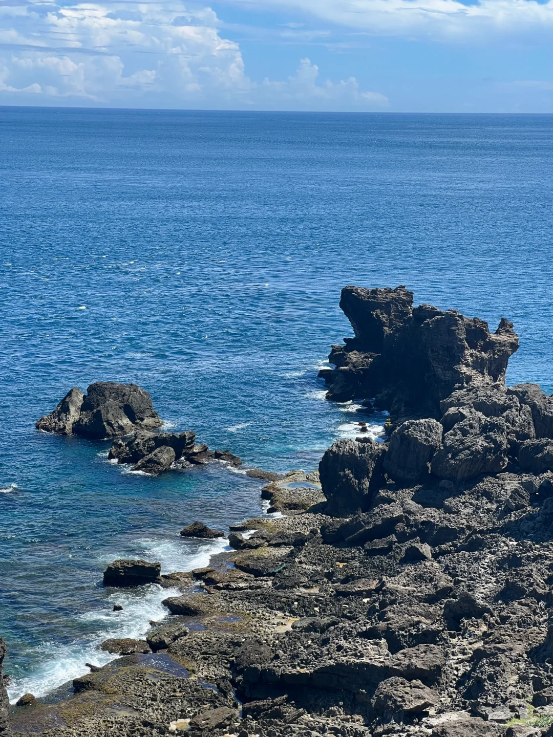 Taiwan-Look at the green grass and blue sky in Kenting, Taiwan, and feel the sea breeze hug you