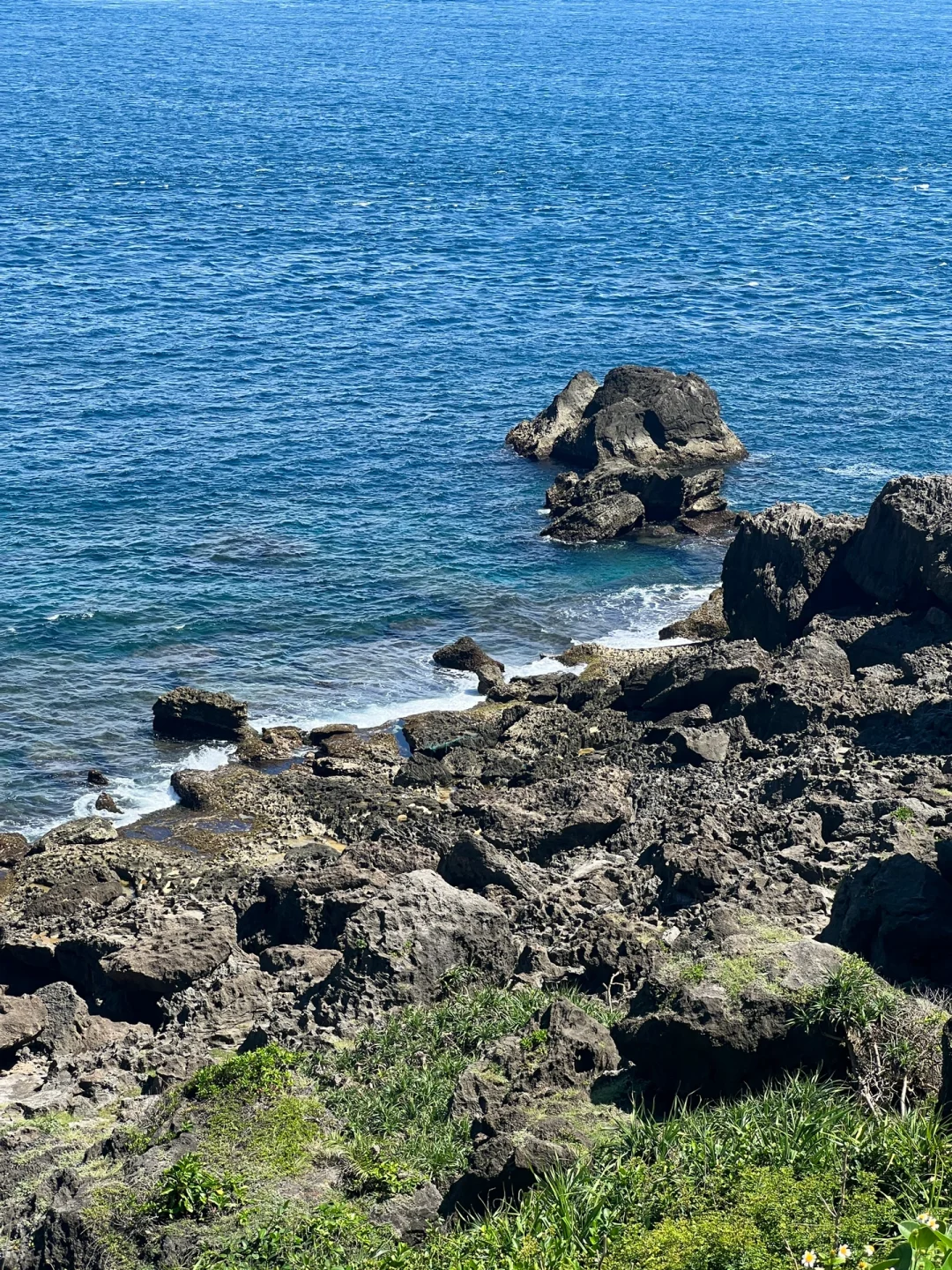 Taiwan-Look at the green grass and blue sky in Kenting, Taiwan, and feel the sea breeze hug you