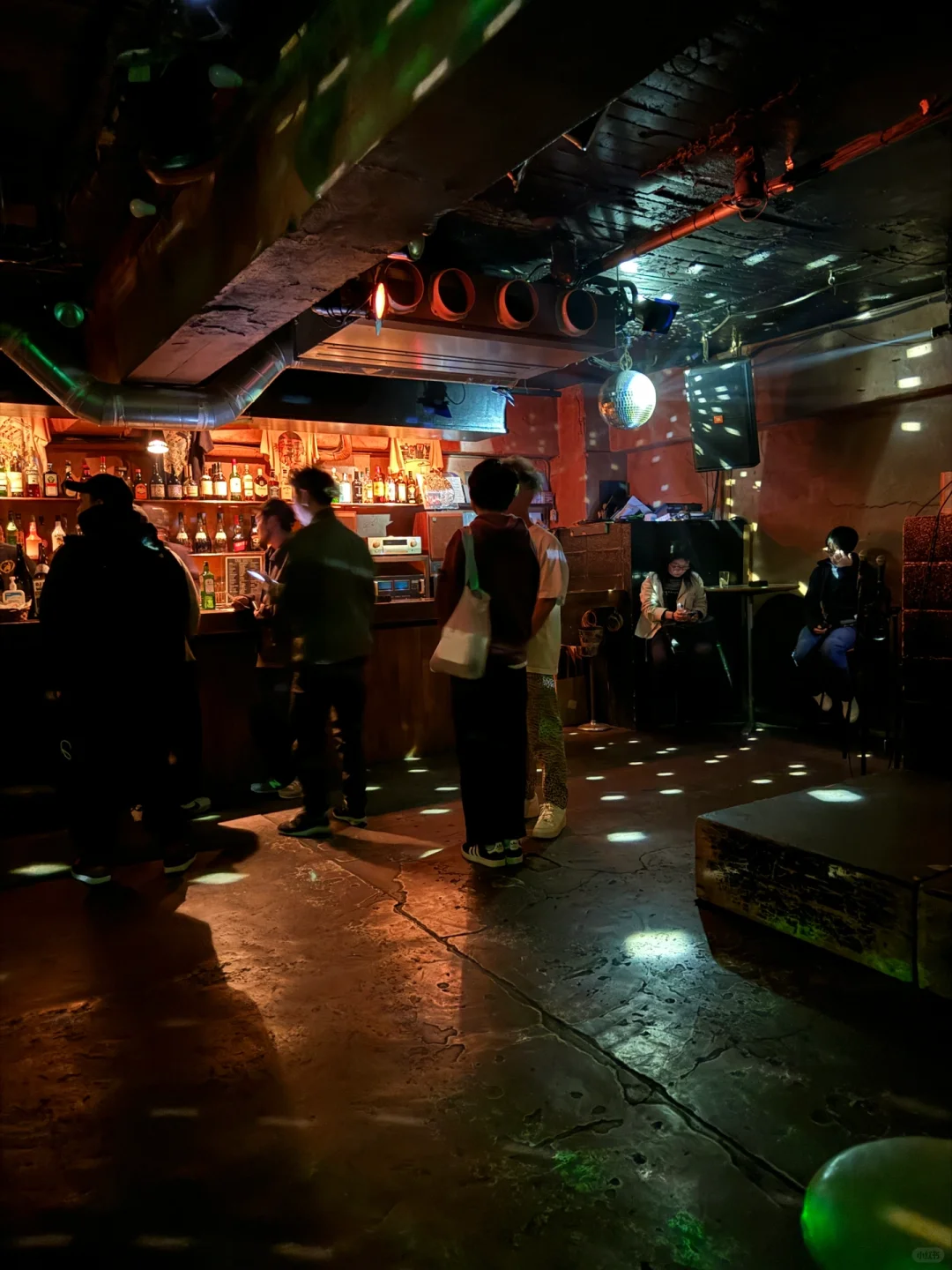 Tokyo-URAWAZA, a sensual bar in Shibuya, Tokyo, with live performances by resident rappers