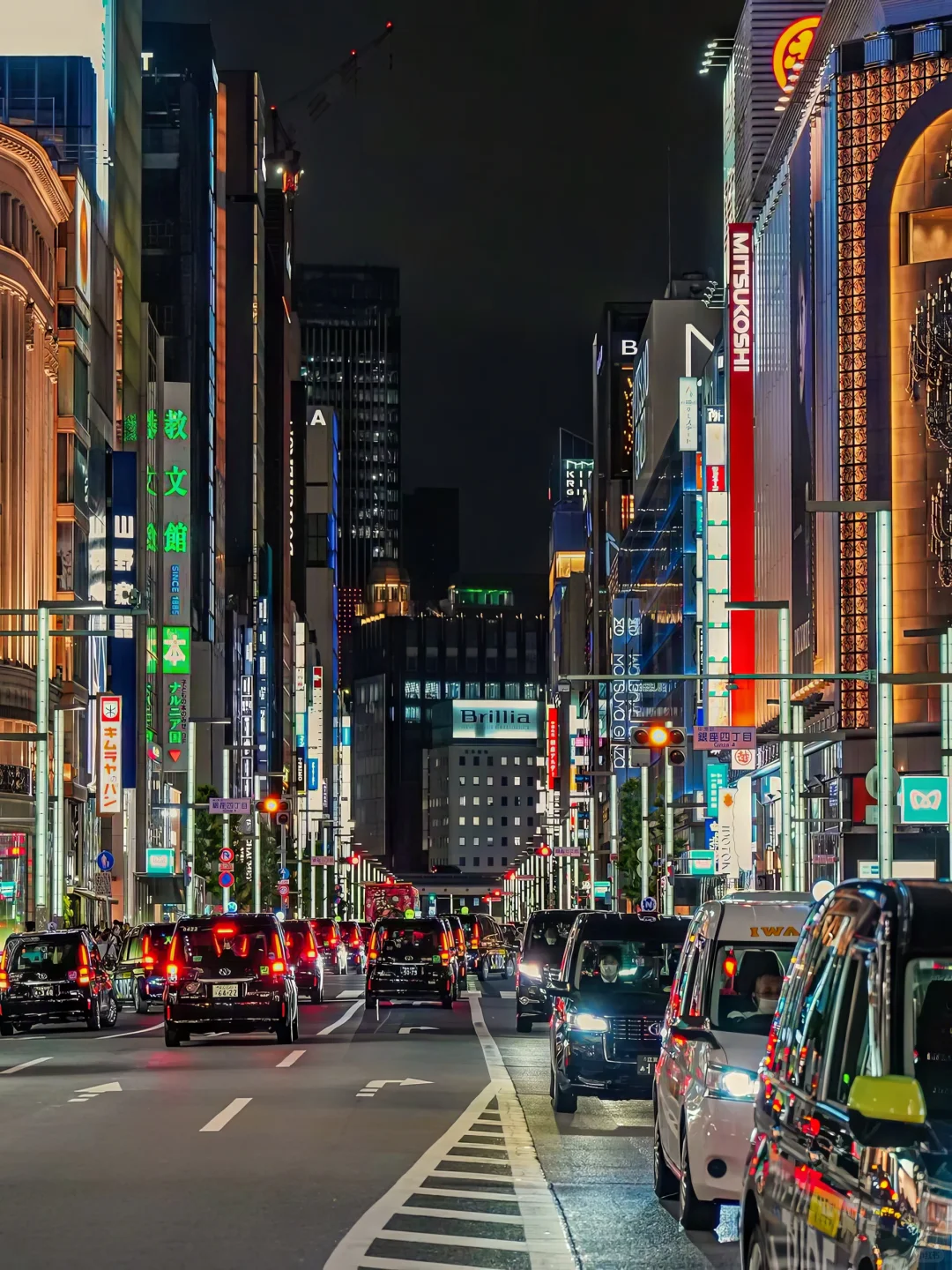 Tokyo-Visit Ginza and discover the most luxurious neighborhood in Japan!