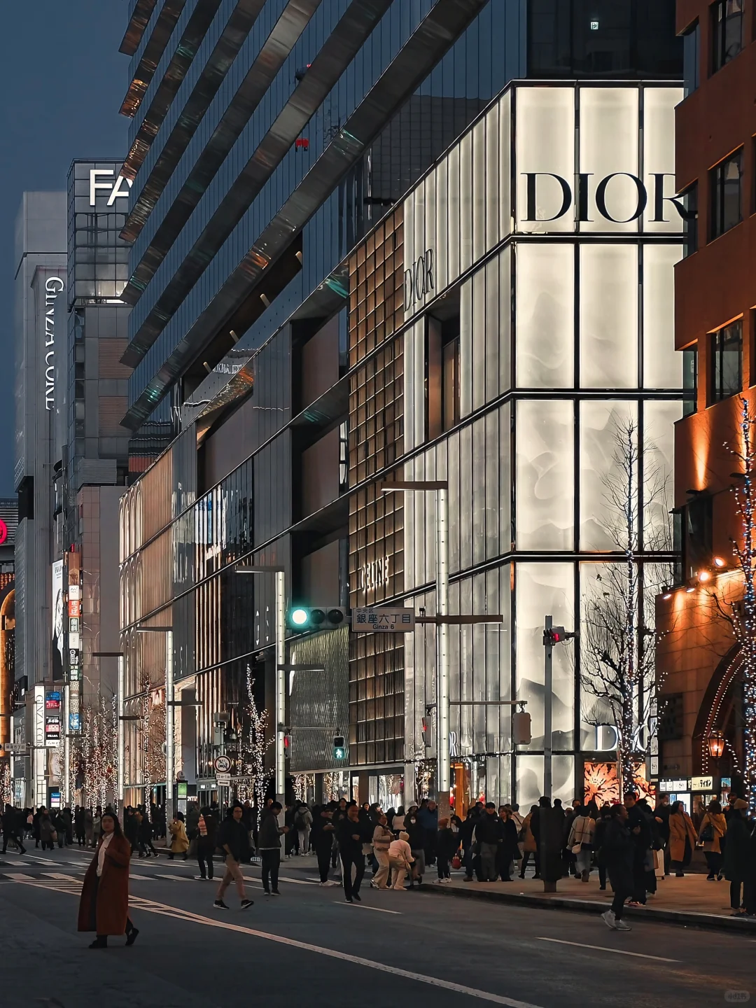 Tokyo-Visit Ginza and discover the most luxurious neighborhood in Japan!