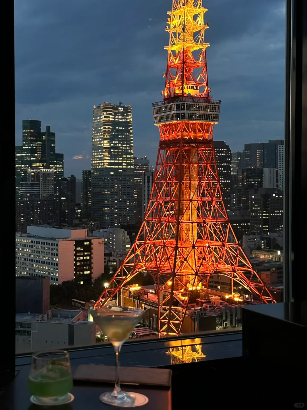 Tokyo-You can see the night view of Tokyo Tower, and the panoramic floor-to-ceiling window high-altitude bar is $20/person