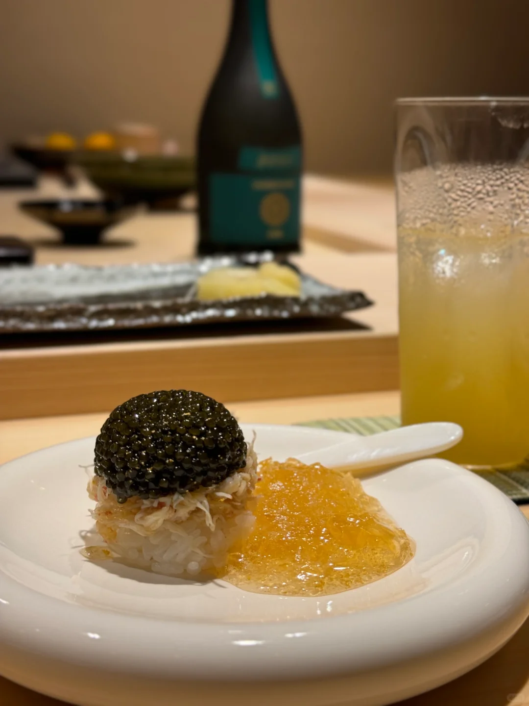 Osaka-鮨かぜのぎ Sea urchin sushi sprinkled with gold dust at Sushi Kazenogi in Osaka, Japan