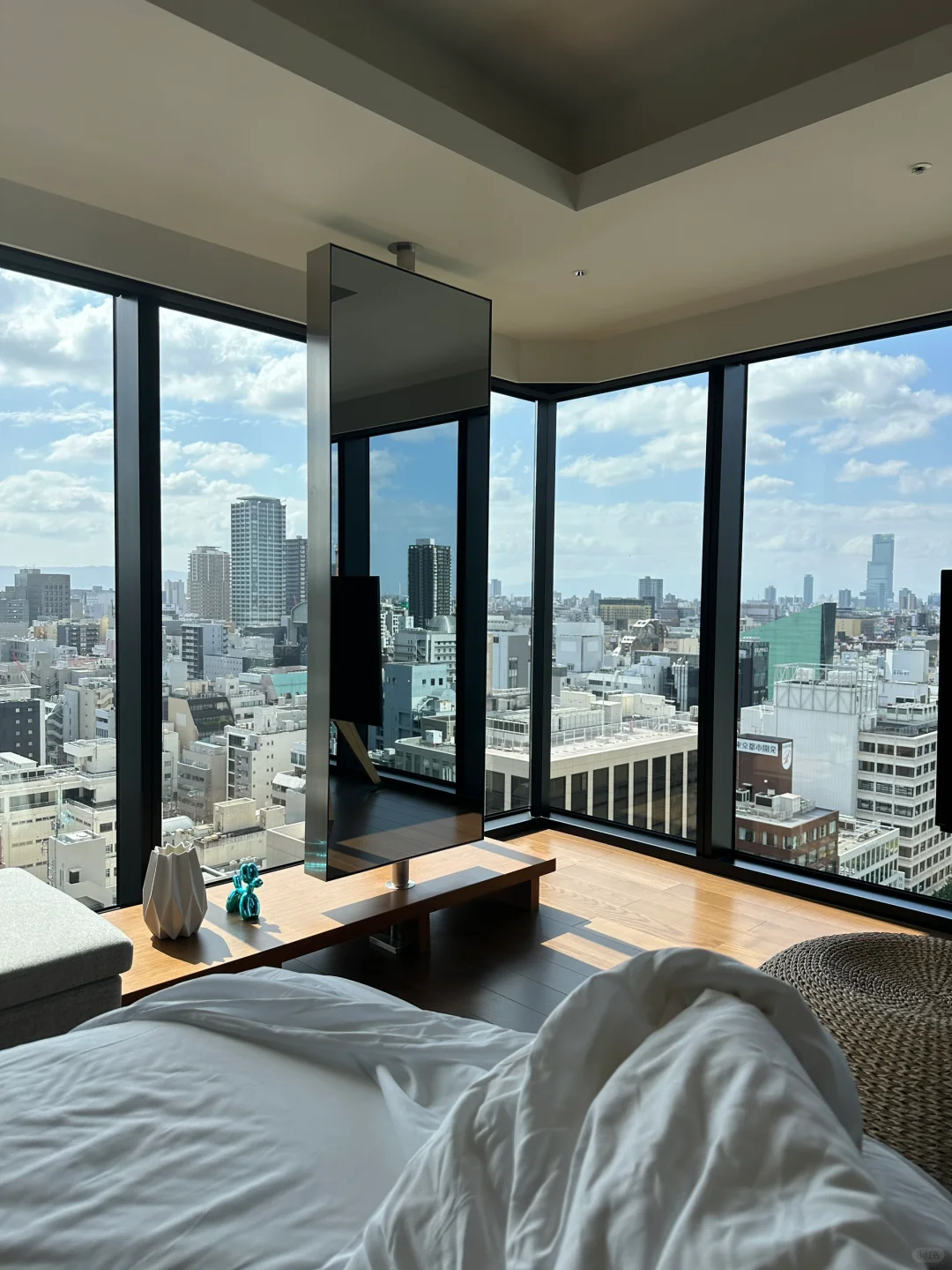 Osaka-Osaka Marriott W Hotel, floor-to-ceiling windows with high-altitude city views