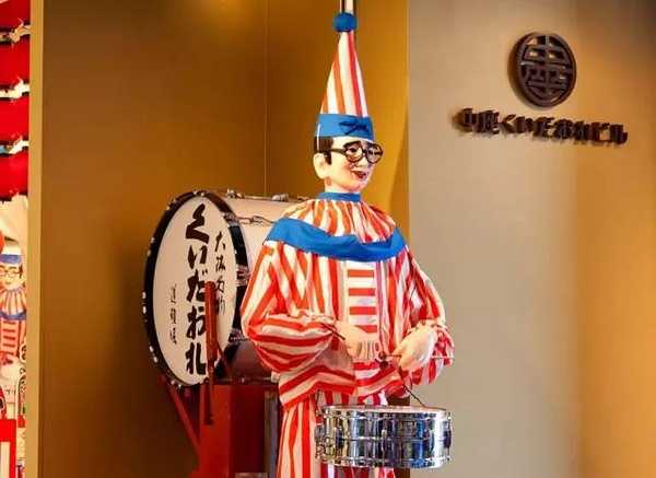 Osaka-Dotonbori（どうとんぼり）, Osaka's landmark food district, has authentic takoyaki and okonomiyaki