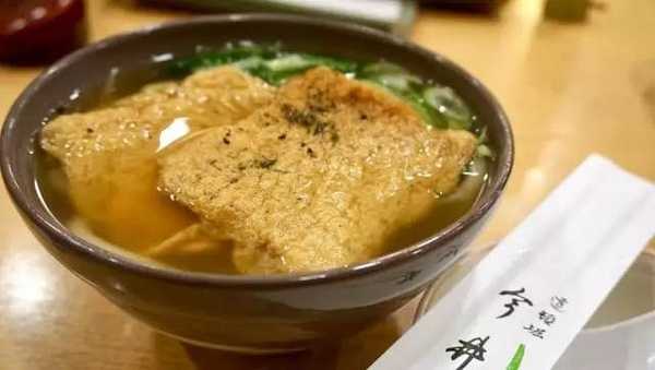 Osaka-Dotonbori（どうとんぼり）, Osaka's landmark food district, has authentic takoyaki and okonomiyaki