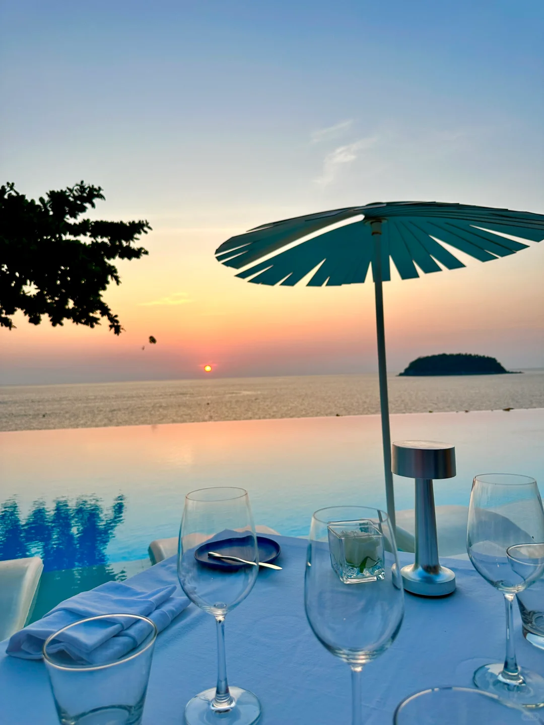 Phuket-The most beautiful sunset restaurant in Phuket, Kata Rocks