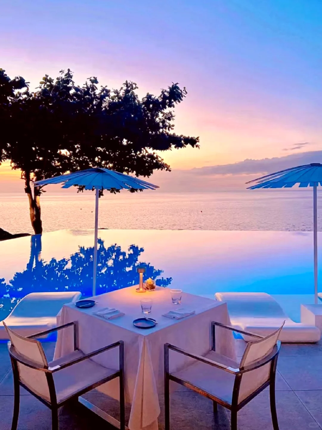 Phuket-Kata Rocks Resort & Residences, the same hotel as Wang Jiaer in Phuket, has a beautiful sunset view