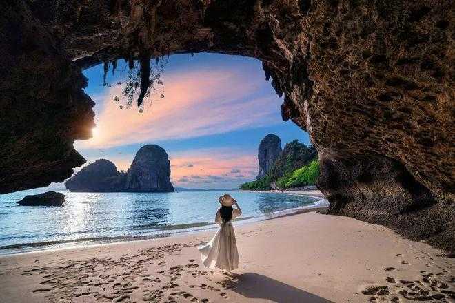 Krabi-Krabi, a small island far away from the hustle and bustle, is a karst wonderland on the sea!