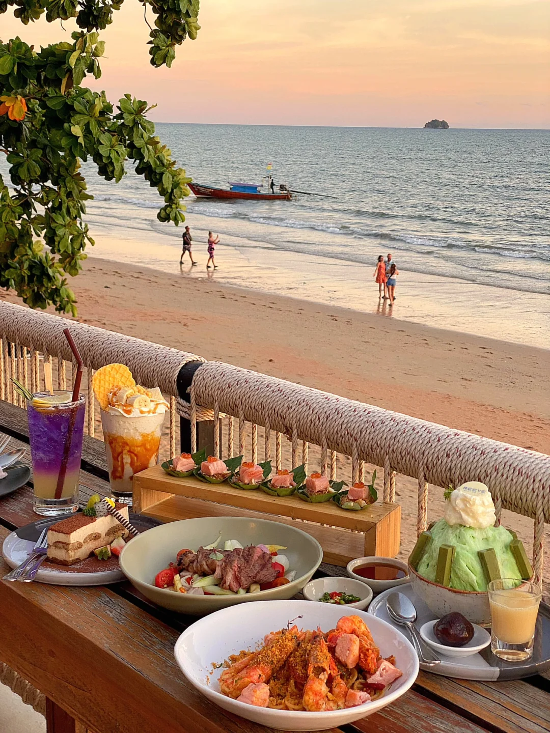 Krabi-Reeve Sunset Restaurant in Ao Nang Beach, Krabi, enjoy the beautiful sunset view