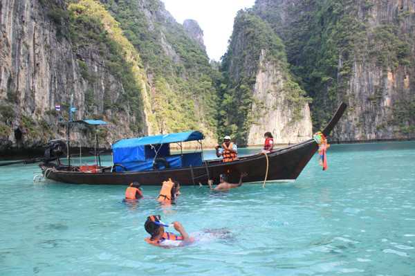 Phuket-Phuket, Thailand - Phi Phi Island Self-guided Tour Guide (Very Detailed Pictures and Text)