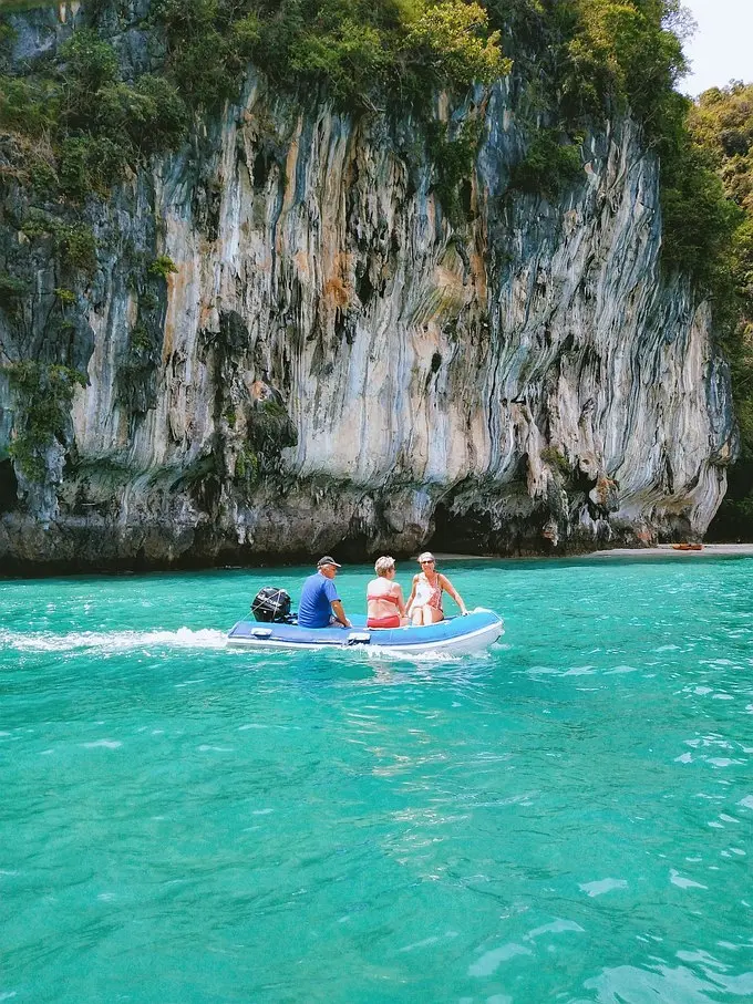 Krabi-Eat, drink and lie down in Krabi, put on a flowery dress and look at the mountains and the sea