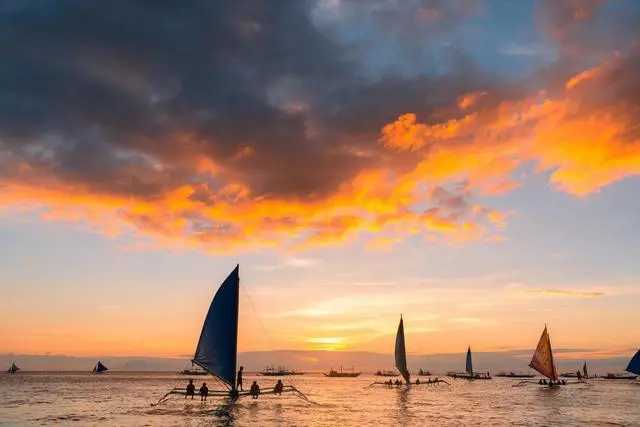 Boracay-Not only the most beautiful sunset, Boracay also has 5 great restaurants
