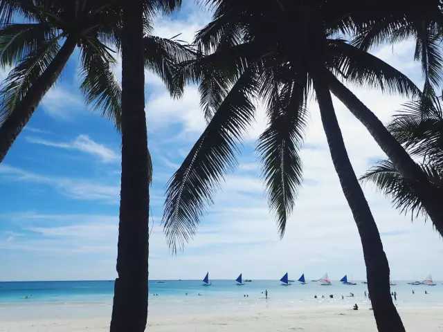 Boracay-If you want to find a beautiful island with a very high cost performance, you can come to Boracay.