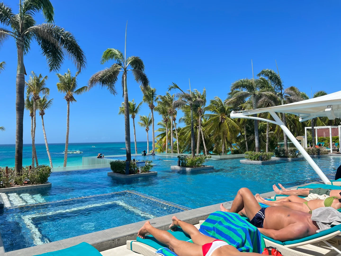 Boracay-Boracay Hotel Review | ♥️Hennan Crysyal, the sky pool is great