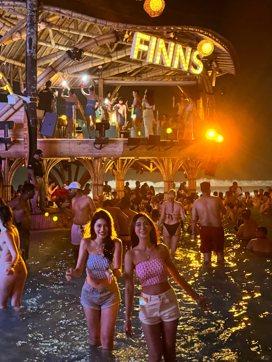 Bali-The beach club🍺 with the best atmosphere in Bali is none other than Finns