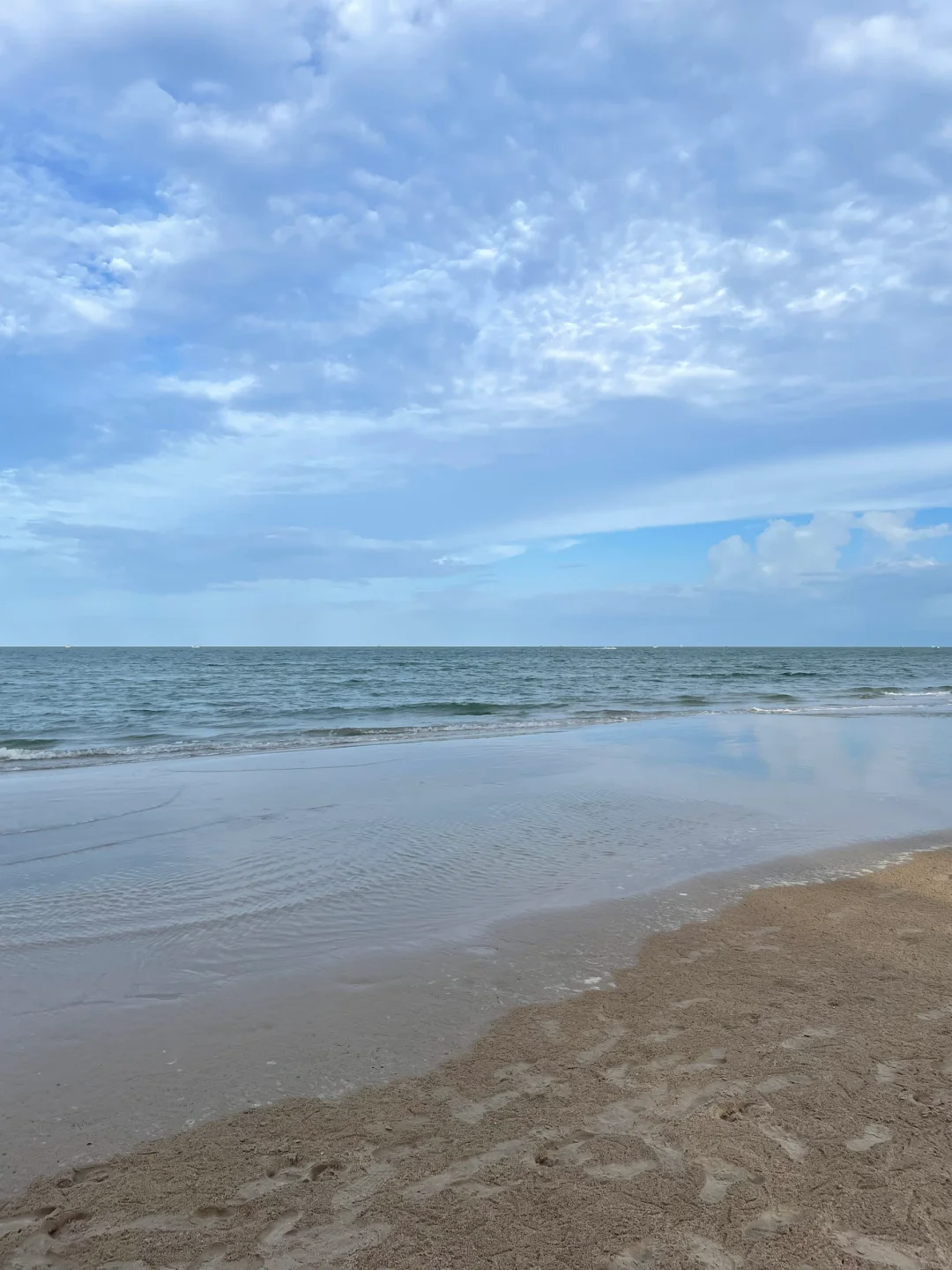 HuaHin-Let’s Sea Hotel🏨 in Hua Hin, Thailand, has a bubble bath and infinity pool