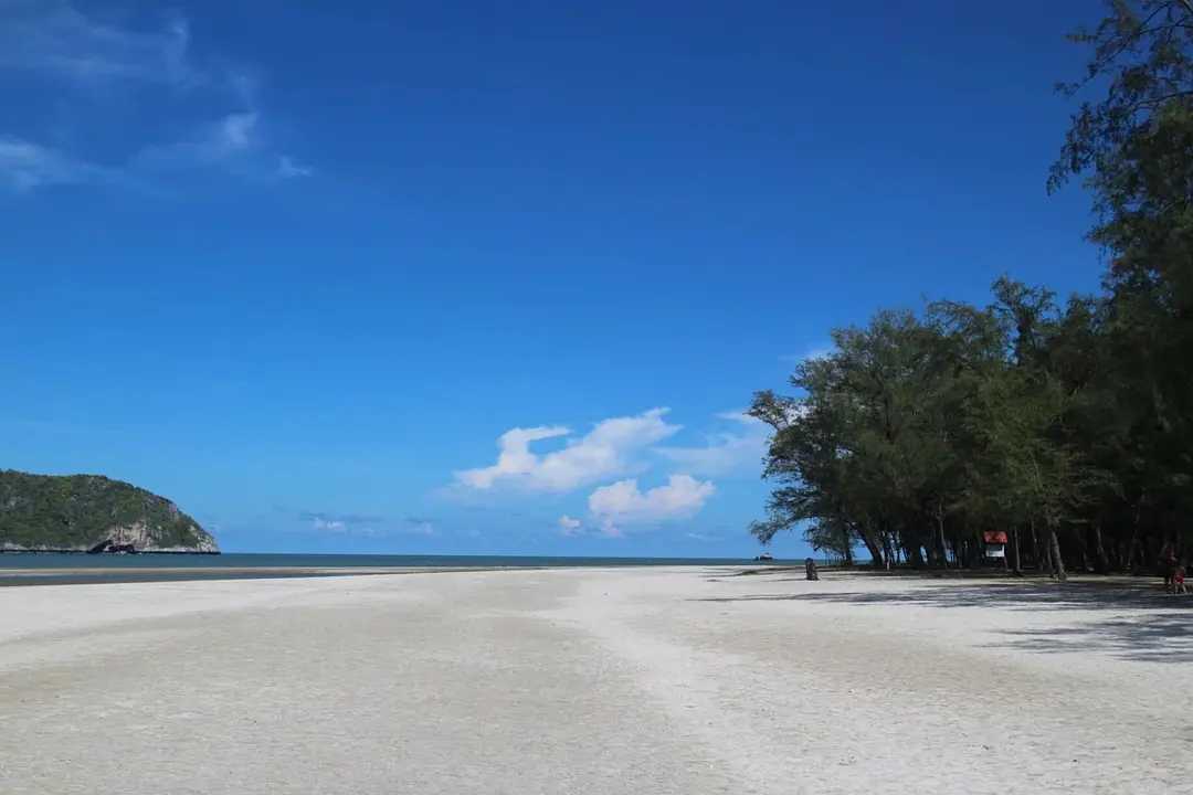 HuaHin-Hua Hin, a seaside town in pursuit of past life memories