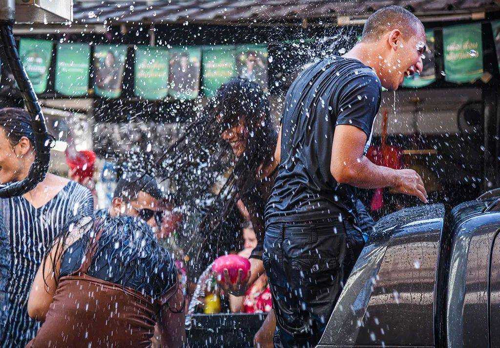 Bangkok-Let me show you the real wet Songkran Festival in Thailand