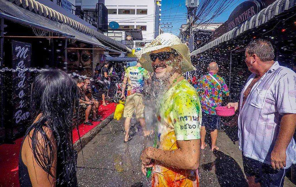 Bangkok-Let me show you the real wet Songkran Festival in Thailand