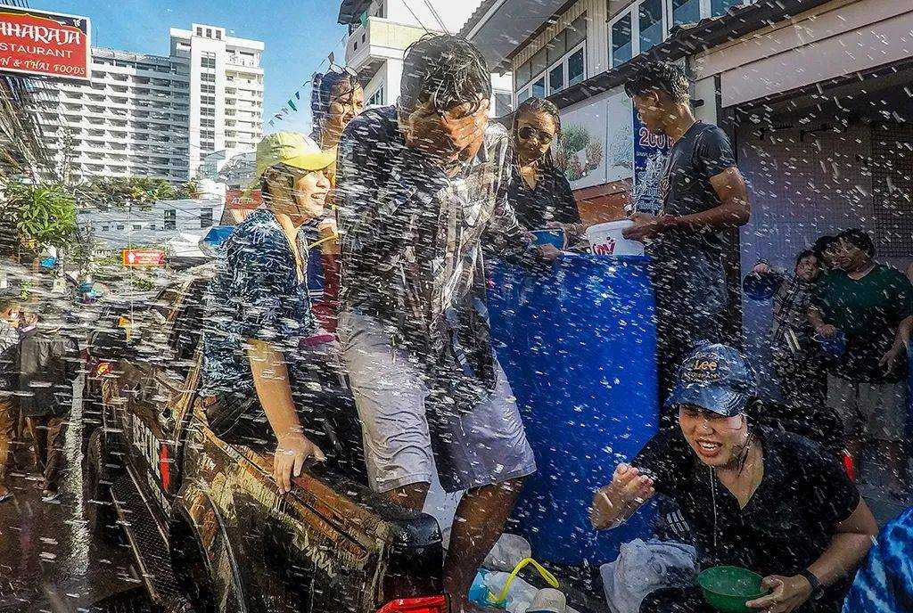 Bangkok-Let me show you the real wet Songkran Festival in Thailand