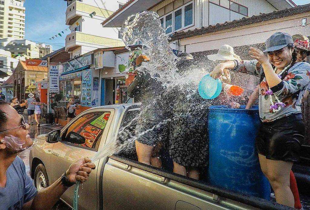 Bangkok-Let me show you the real wet Songkran Festival in Thailand