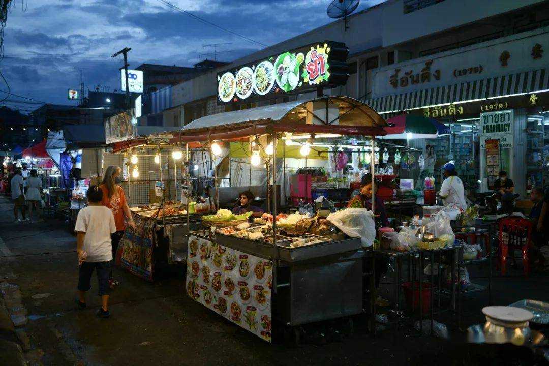 HuaHin-2024 The Mona Bar and Restaurant, Hua Hin Night Market