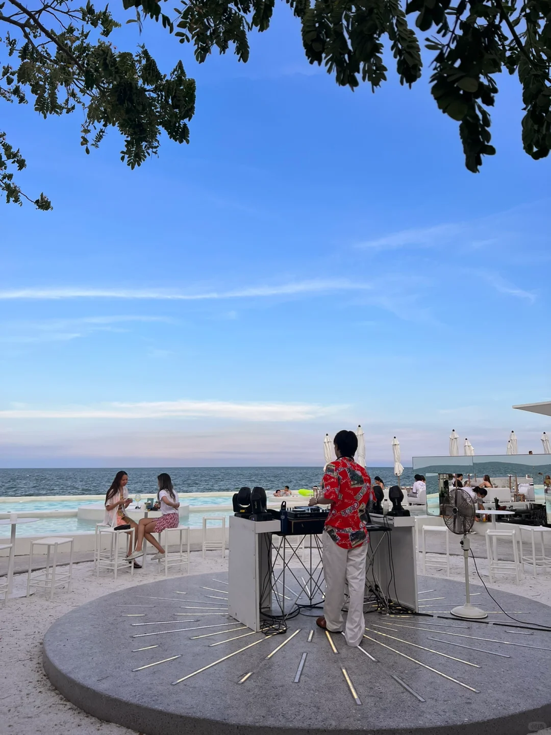 HuaHin-Sundance Dayclub, a seaside restaurant offering afternoon tea and dinner