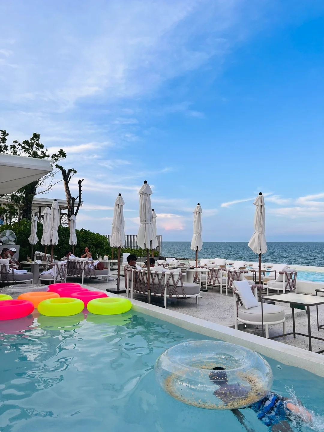 HuaHin-Sundance Dayclub, a seaside restaurant offering afternoon tea and dinner