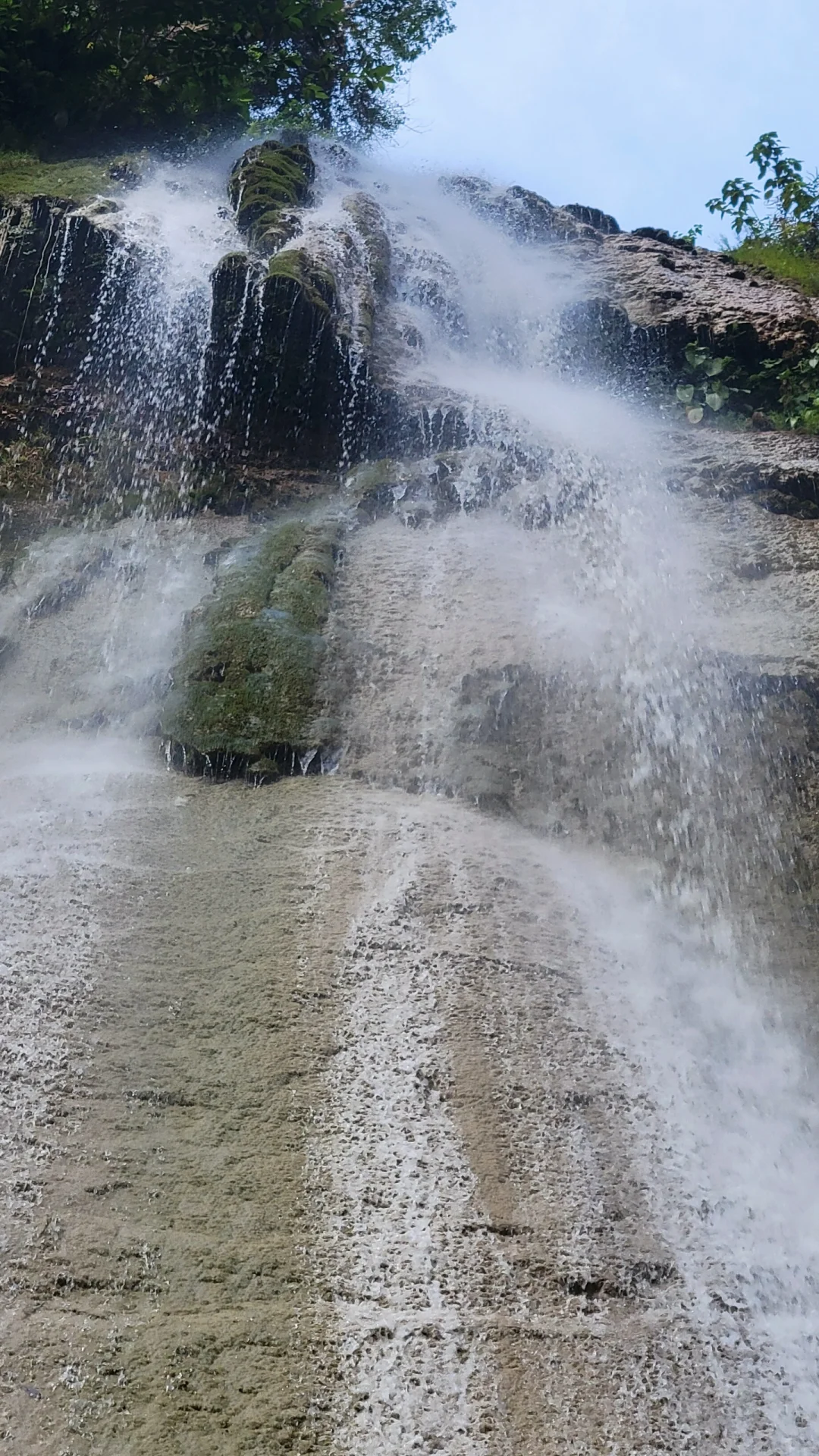 Cebu-Dao Falls, a family-friendly river tracing route, is a small attraction in Cebu Island