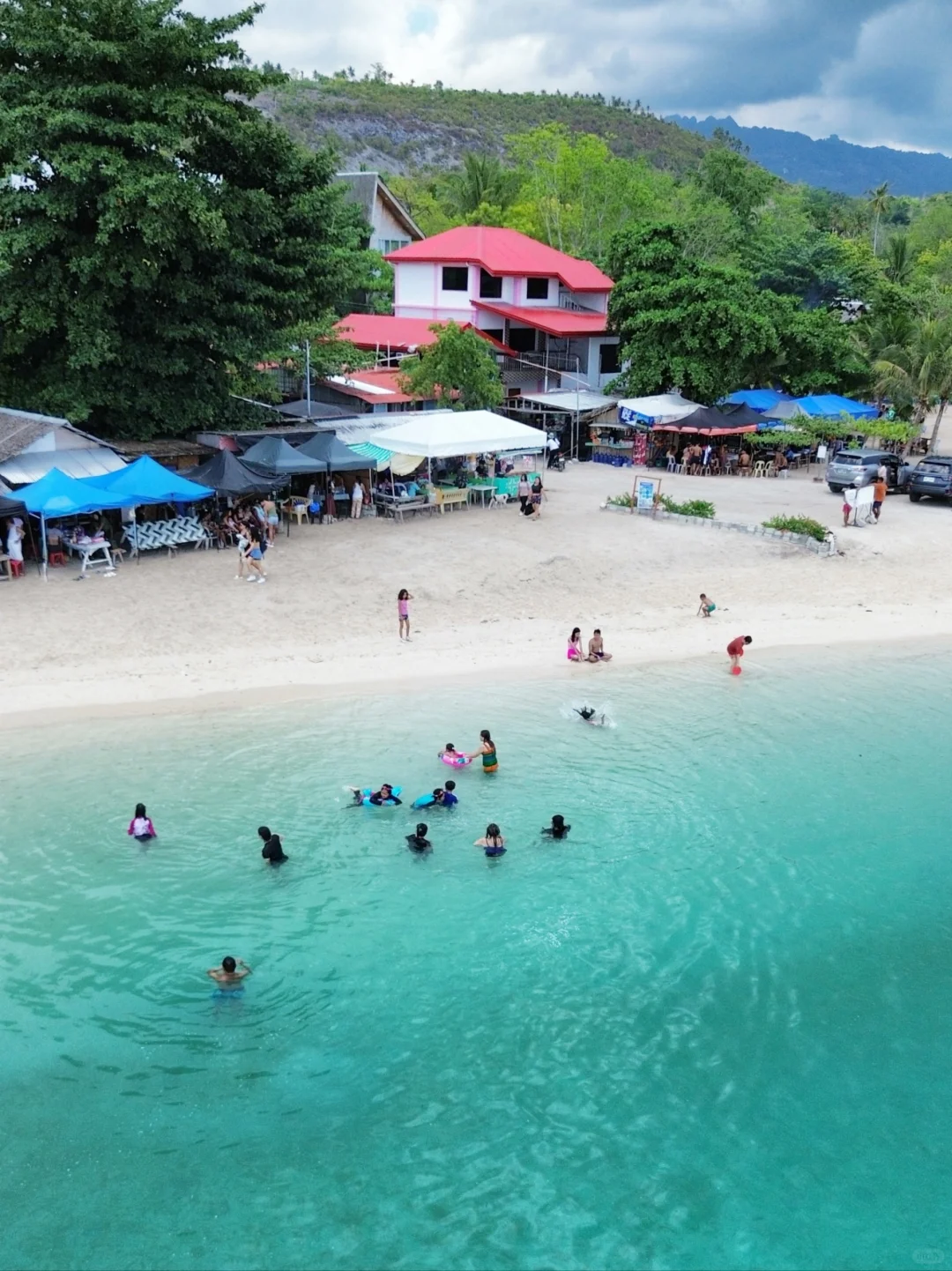 Cebu-Cebu Lumbug Beach, clear blue water and white sand