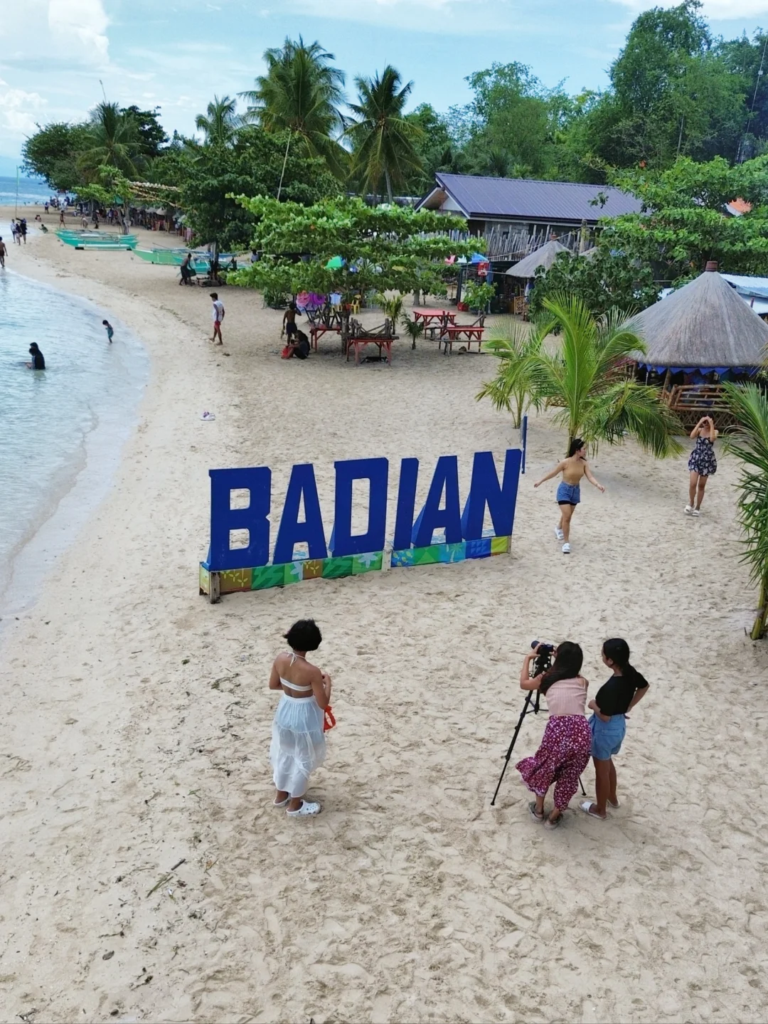 Cebu-Cebu Lumbug Beach, clear blue water and white sand