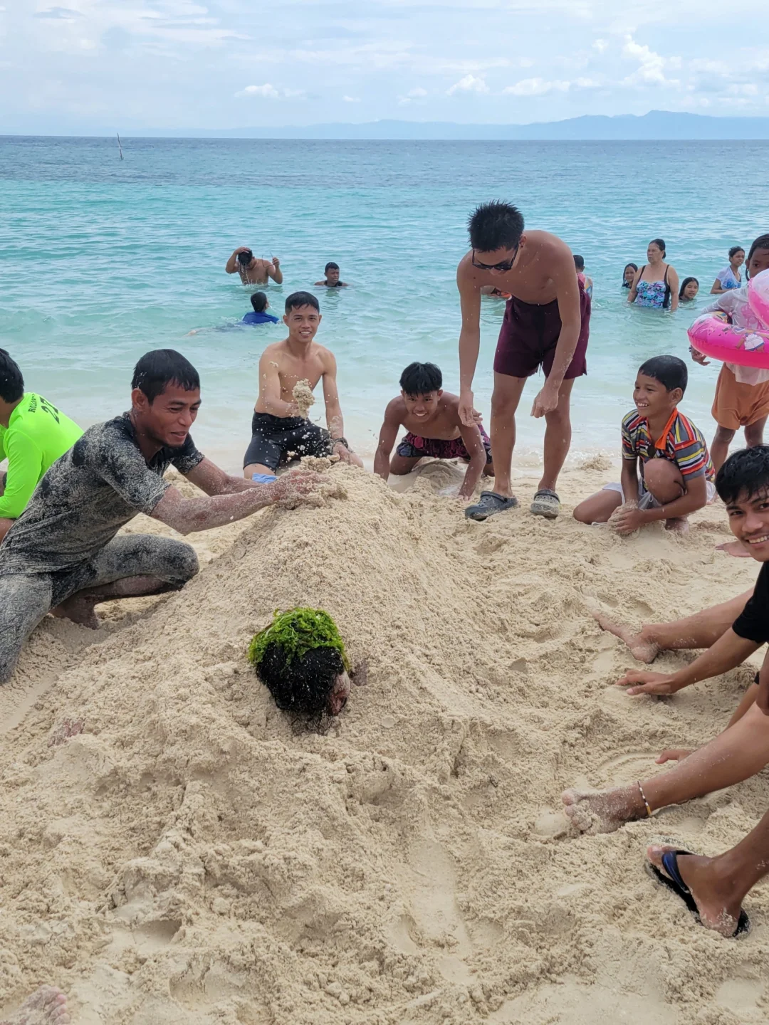 Cebu-Cebu Lumbug Beach, clear blue water and white sand